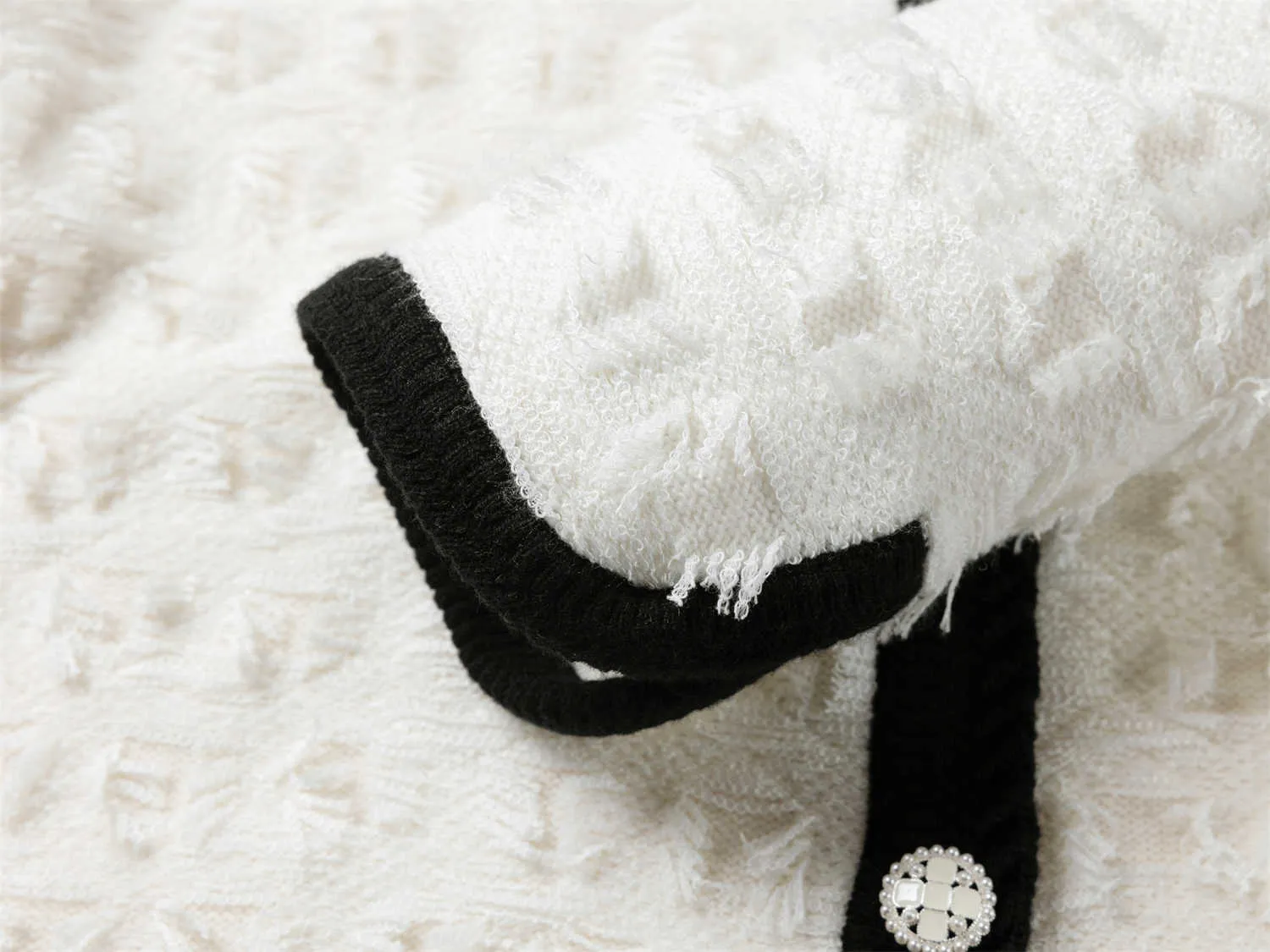 EP YAYING Parisian-style Cut-out Knit
